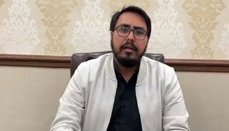 پی ٹی آئی رہمنا شہباز گل اشتہاری قرار
