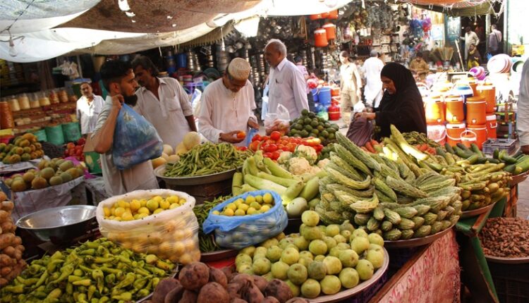 پاکستان میں مہنگائی کی شرح میں اضافہ، 32 اشیا کی قیمتیں بڑھ گئیں