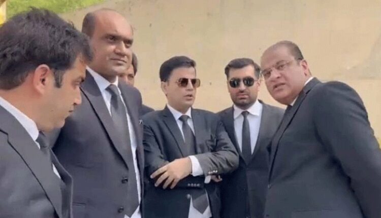سائفر گمشدگی کیس : عمران خان سے ان کے وکلاء ٹیم کو ملاقات کی اجازت دے دی گئی