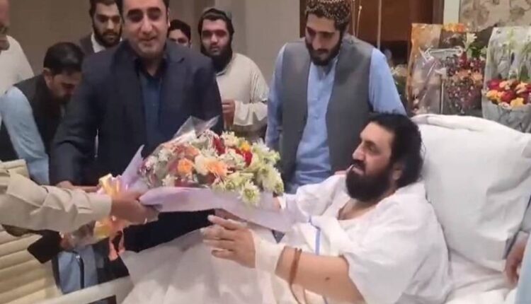 بلاول بھٹو زرداری، حافظ حمد اللہ کی عیادت کیلئے ہسپتال پہنچ گئے، پھول پیش کئے