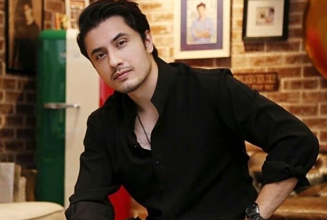 شائقین کرکٹ کی ورلڈ کپ کے لئے علی ظفر سے گانا بنانے کی فرمائش