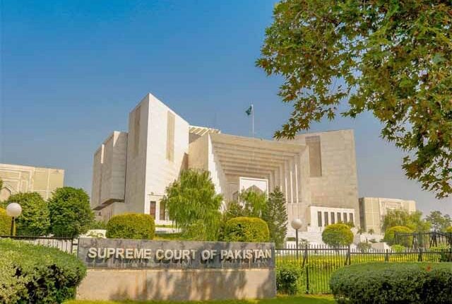 سپریم کورٹ میں مختلف مقدمات کی سماعت کے لیے ججزروسٹرجاری