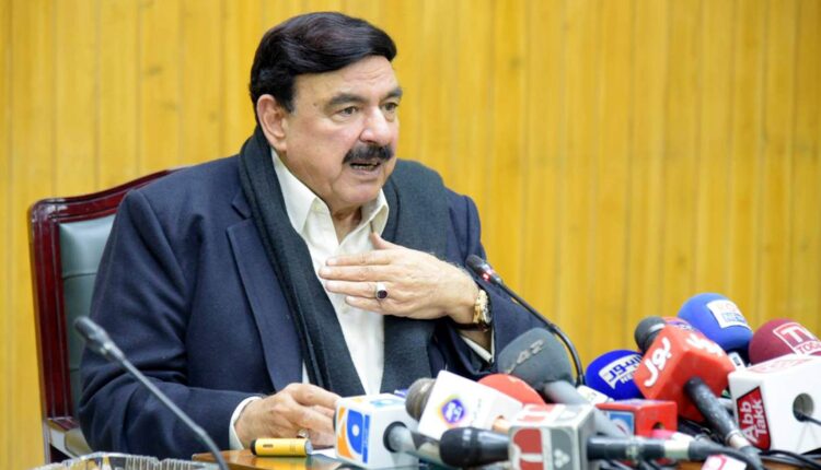 چیئرمین پی ٹی آئی کو کہا تھا پاک فوج سے بنا کر رکھنی چاہئے، شیخ رشید