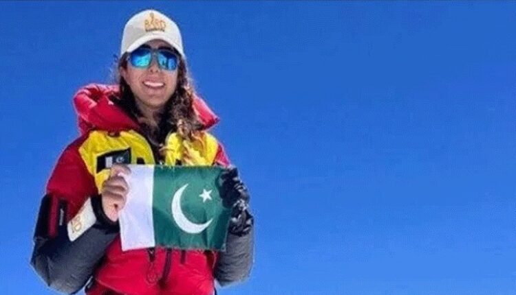 خاتون کوہ پیما نائلہ کیانی نے 8188 میٹر بلند چوٹی کو سر کرلیا