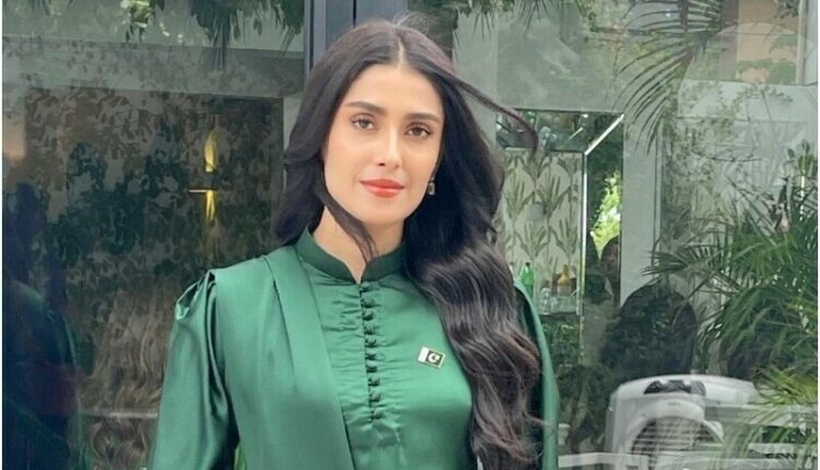 عائزہ خان بالآخرفلسطین کے حق میں بول پڑیں