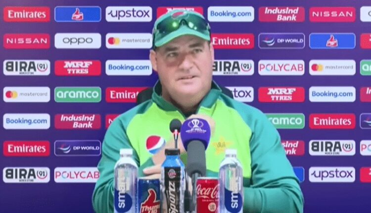 بابراعظم کو ابھی سیکھنے دیں، کپتانی سے نہ ہٹائیں‘ مکی آرتھر کا مشورہ