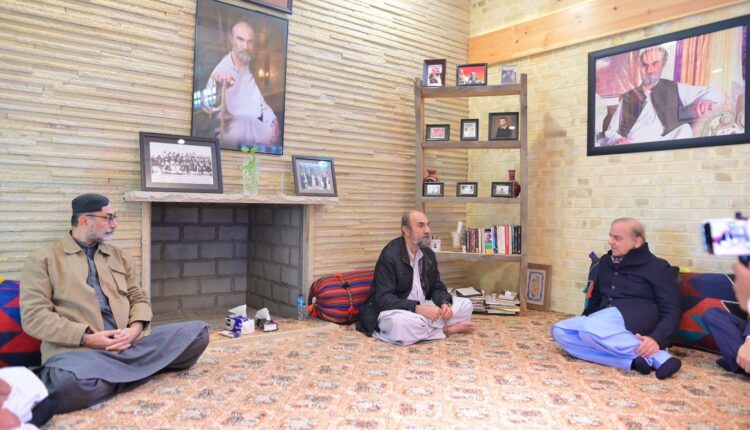 شہباز شریف کی ساروان قبیلے کے سربراہ اور سابق وزیراعلی نواب محمد اسلم خان رئیسانی سے ملاقات