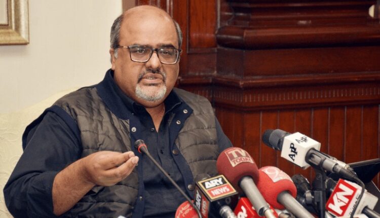 ایف آئی اے کا شہزاد اکبر کی گرفتاری کے لیے انٹر پول کو خط