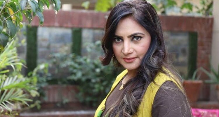لاہور کی شوبز انڈسٹری کو تباہ کرنے والے باہر سے آکر حملہ آور نہیں ہوئے عینی طاہرہ
