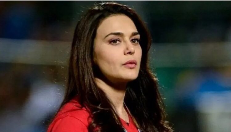 میں نے کبھی بھی اپنا نام تبدیل نہیں کروایا ہے، میرا نام شروع سے پریتی زنٹا ہی ہے، اداکارہ کی وضاحت