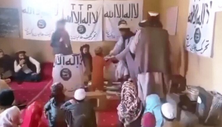 کنڑ میں ٹی ٹی پی کے دہشت گردوں کی مدرسے کی دستار بندی کی تقریب میں شرکت