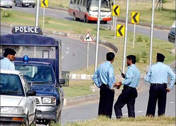 آئی جی اسلام آباد نے سپریم کورٹ میں تعینات 4 پولیس اہلکاروں کو معطل کردیا