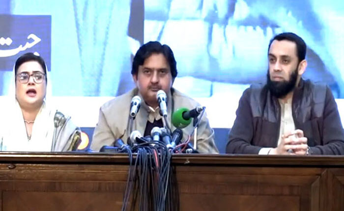 کمشنر کے الزامات سیاست، معیشت اور افواج کے خلاف سازش ہے، ملک احمد خان