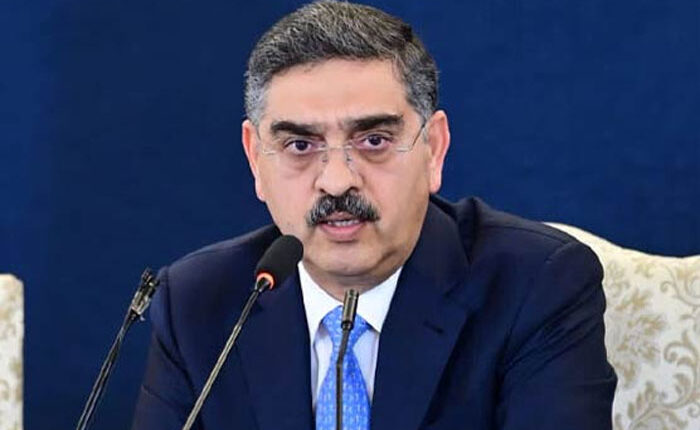 پاکستانی عوام نے 8 فروری کو واضح منقسم مینڈیٹ دیا ہے، کچھ عناصر سوشل میڈیا کو سرکاری ملازمین پر دباوٴ ڈالنے اور بلیک میلنگ کے لیے مختلف حربے استعمال کر رہے ہیں،نگران وزیراعظم انوارالحق کاکڑ