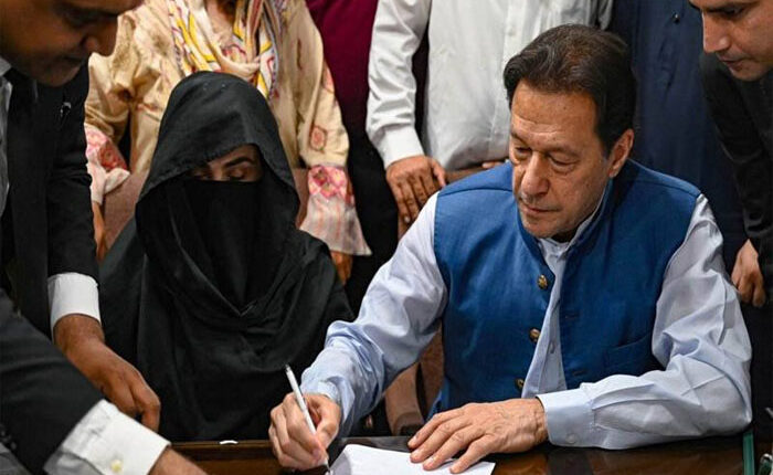 190 ملین پاونڈ کیس، بانی پی ٹی آئی اور اہلیہ پر فرد جرم کی کارروائی پھر موخر