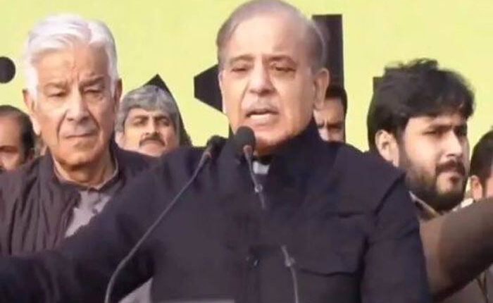 ایک طرف نوازشریف وطن سے محبت کرتا ہے دوسری طرف ملک دشمنی ہے، شہباز شریف