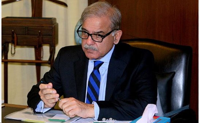 وزیرِ اعظم شہباز شریف نے پیٹرولیم مصنوعات کی اسمگلنگ پر نوٹس لے لیا