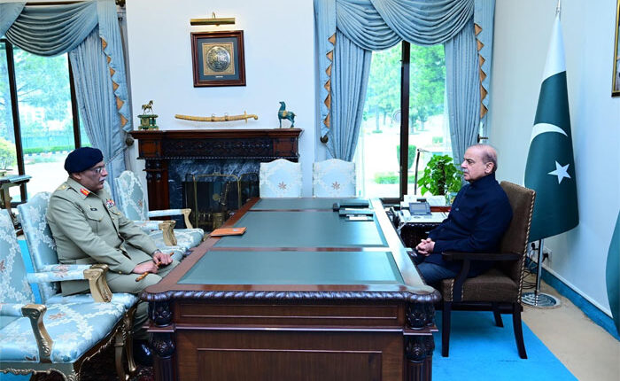وزیراعظم سے چیئرمین جوائنٹ چیف آف اسٹاف کمیٹی جنرل ساحر شمشاد مرزا کی ملاقات، منصب سنبھالنے پر مبارکباد اور نیک خواہشات کا اظہار