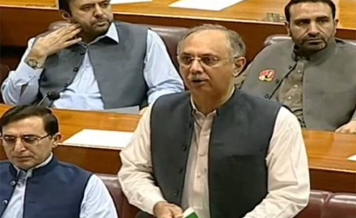 سپیکر پرلازم ہے کہ وہ آئین اور قانون کی پاسداری کریں،عمر ایوب