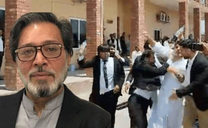 خاور مانیکا کو تھپڑ مارنے پر پی ٹی آئی رہنماوٴں اور وکلاء کے خلاف دہشتگردی کا مقدمہ درج