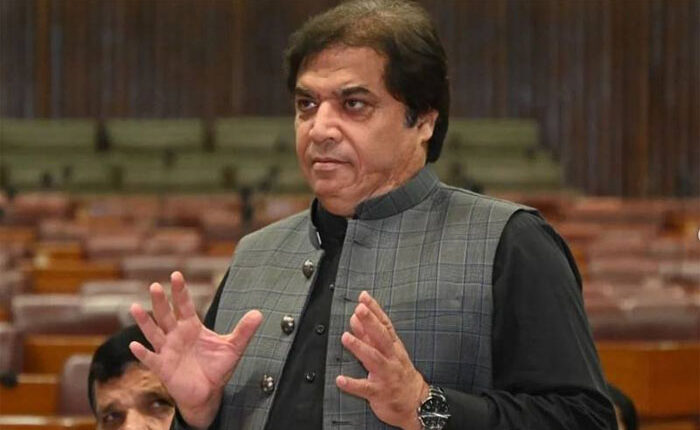 عمران خان کو جیل سے باہر آتا نہیں دیکھ رہا، حنیف عباسی