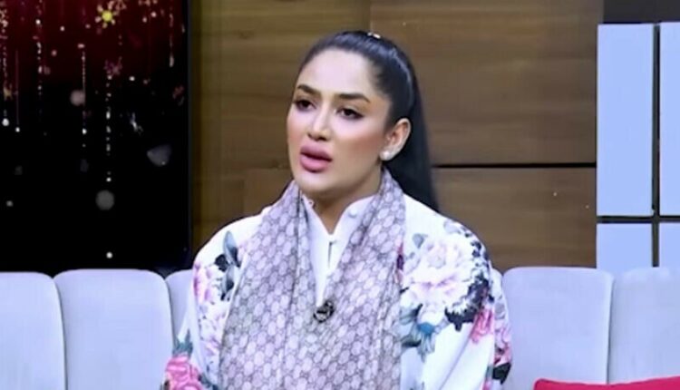 اداکاراوں کے لباس پر وہی لوگ تنقید کرتے ہیں جو مجرا دیکھتے ہیں، متھیرا