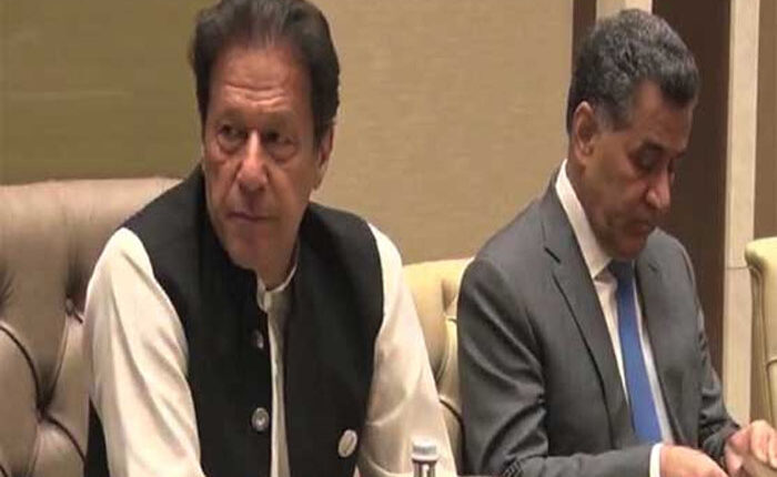 بانی پی ٹی آئی کون ہیں جو بتائیں کہ جنرل فیض کا اوپن ٹرائل ہو گا یا نہیں؟