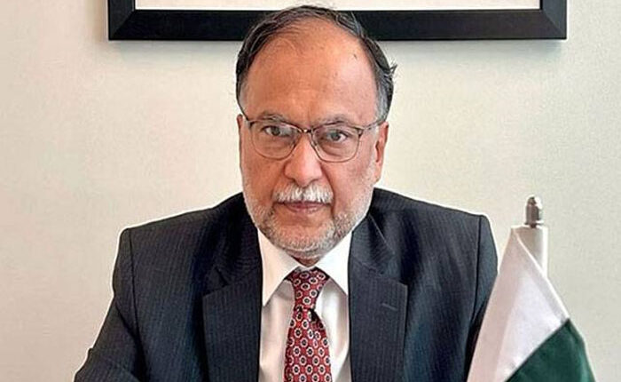 بانی پی ٹی آئی کیساتھ 9 مئی واقعات پر معافی مانگنے تک مذاکرات نہیں ہوسکتے: احسن اقبال