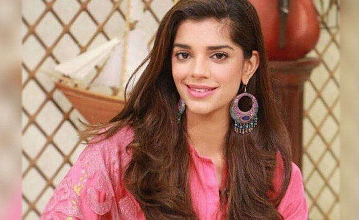 اپنے کام پر ہونے والی تنقیدوں کی پرواہ نہیں کرتی، صنم سعید