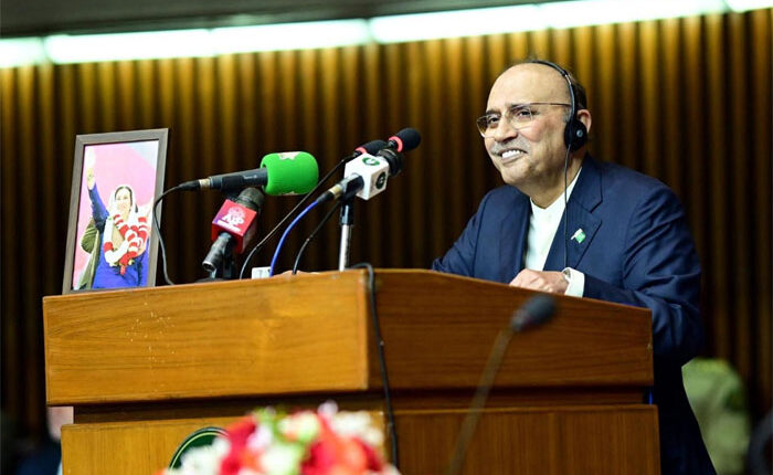 یک طرفہ پالیسیاں وفاق پر شدید دباوٴ کا باعث بن رہی ہیں، آصف علی زرداری