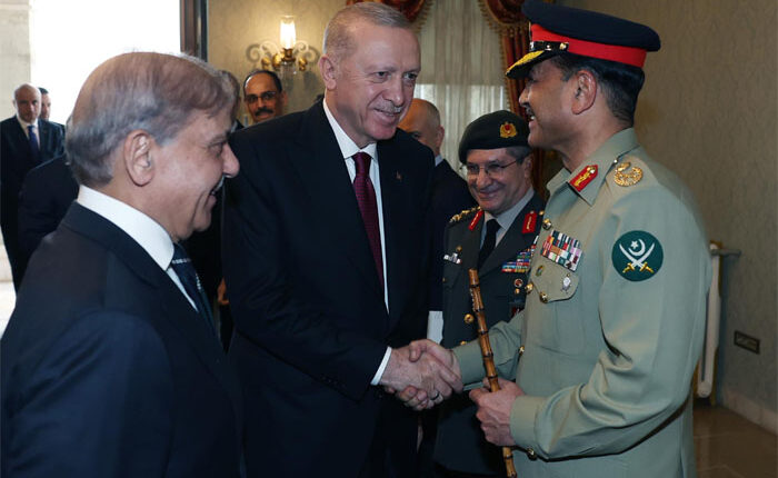 وزیراعظم کی ترکیہ کے صدر رجب طیب اردوان سے ملاقات ،فیلڈ مارشل جنرل عاصم منیر بھی ملاقات میں شریک تھے