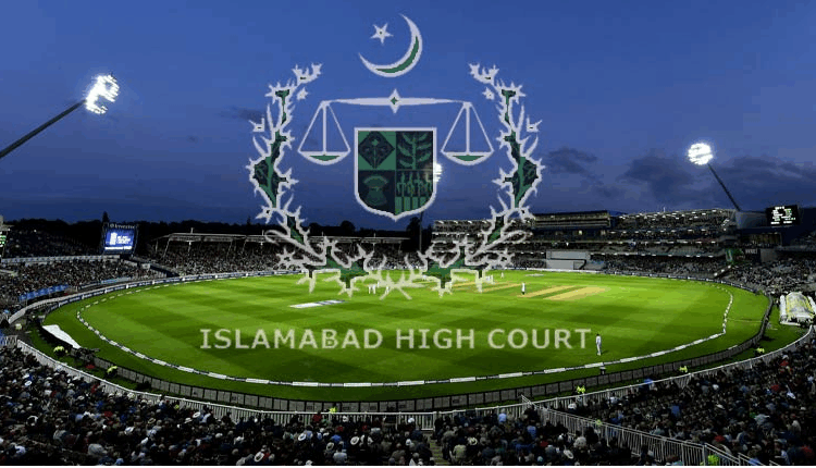 اسلام آباد ہائیکورٹ نے وفاقی دارالحکومت کے 10 کرکٹ اور 10 فٹ بال گراؤنڈز کی نیلامی پر جاری حکم امتناع میں توسیع کرتے ہوئے سی ڈی اے اور میٹروپولیٹن کارپوریشن کو دوبارہ نوٹس جاری کر کے جواب طلب کر لیا ہے
